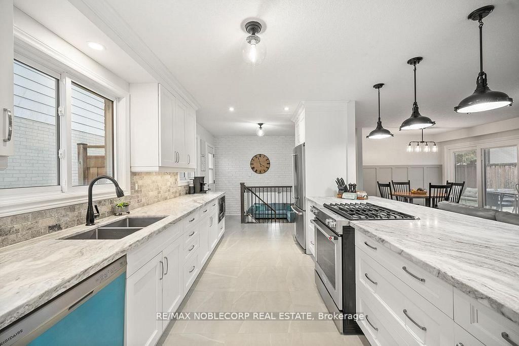 Detached House for sale at 42 Mitchell Avenue, New Tecumseth, Ontario, L9R 1C2 - Alliston - MLS: N12878562