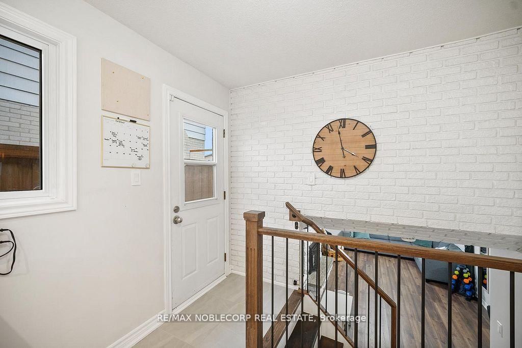 Detached House for sale at 42 Mitchell Avenue, New Tecumseth, Ontario, L9R 1C2 - Alliston - MLS: N12878562