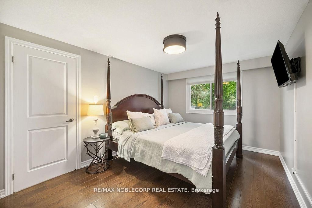 Detached House for sale at 42 Mitchell Avenue, New Tecumseth, Ontario, L9R 1C2 - Alliston - MLS: N12878562