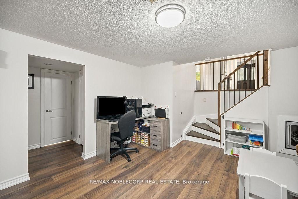 Detached House for sale at 42 Mitchell Avenue, New Tecumseth, Ontario, L9R 1C2 - Alliston - MLS: N12878562