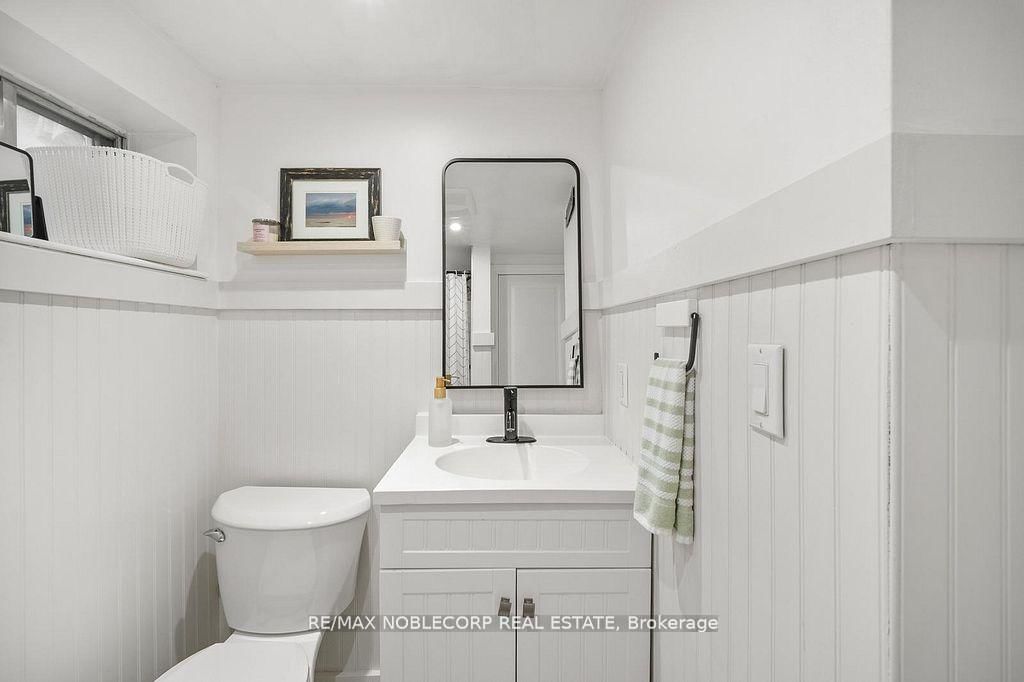 Detached House for sale at 42 Mitchell Avenue, New Tecumseth, Ontario, L9R 1C2 - Alliston - MLS: N12878562