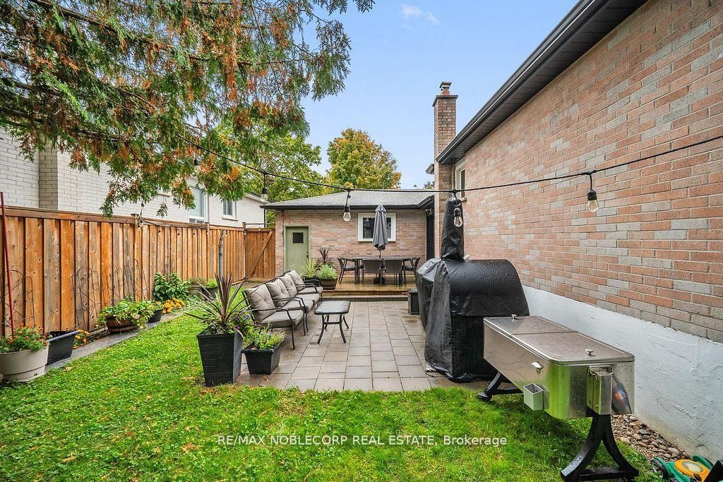 Detached House for sale at 42 Mitchell Avenue, New Tecumseth, Ontario, L9R 1C2 - Alliston - MLS: N12878562