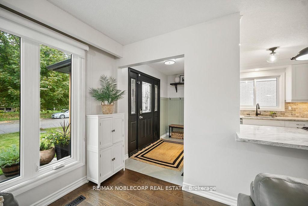 Detached House for sale at 42 Mitchell Avenue, New Tecumseth, Ontario, L9R 1C2 - Alliston - MLS: N12878562