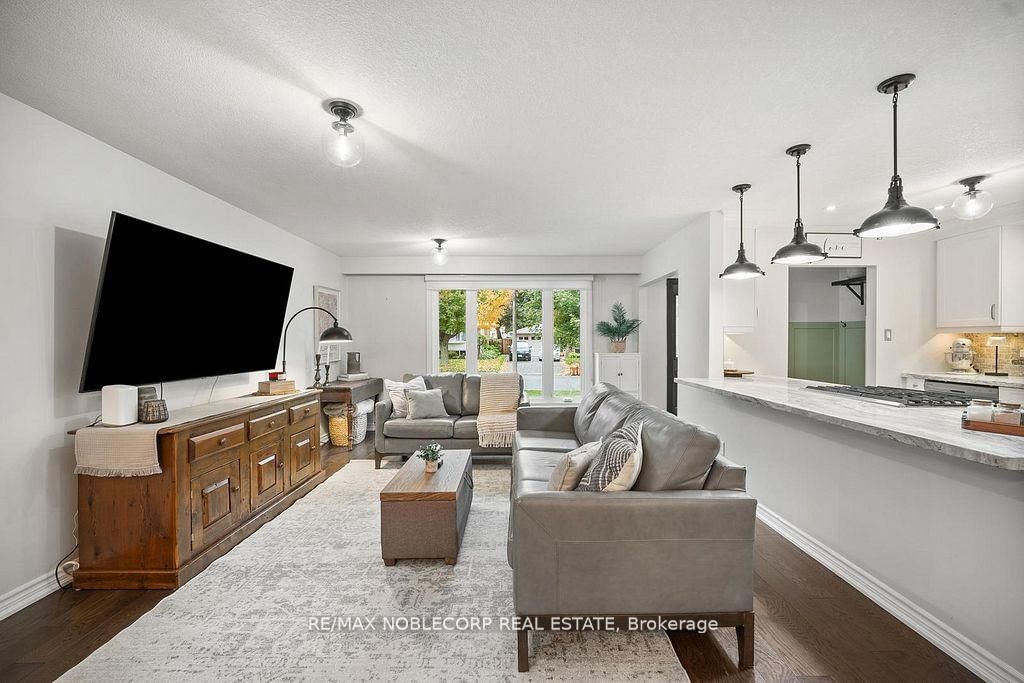 Detached House for sale at 42 Mitchell Avenue, New Tecumseth, Ontario, L9R 1C2 - Alliston - MLS: N12878562