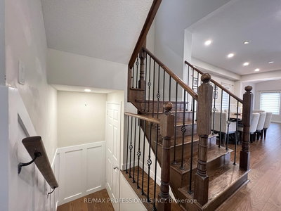 49 Liberty Crescent, Bradford West Gwillimbury, Ontario image-0-4