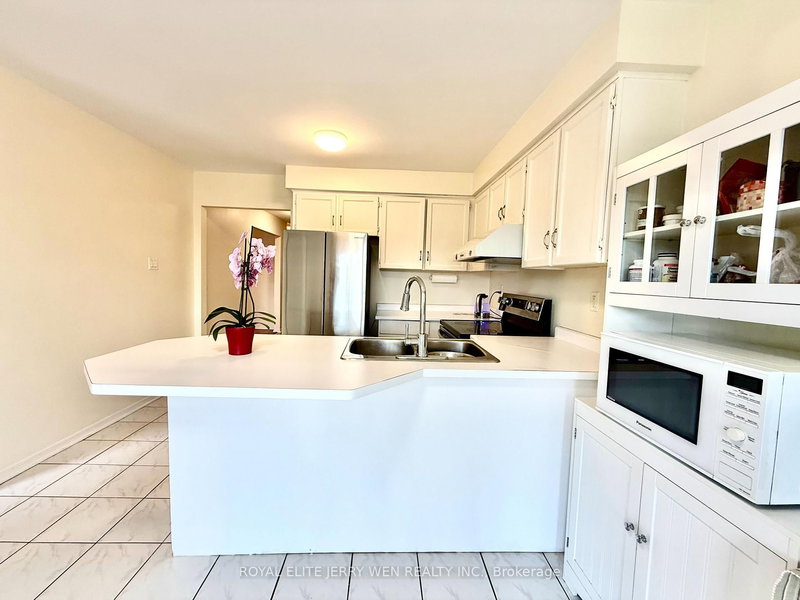 155 Green Bush Cres, Vaughan, L4J 5L7 | Image 2