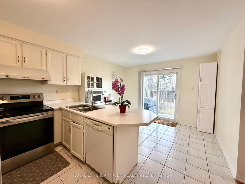 155 Green Bush Cres, Vaughan, L4J 5L7 | Image 3