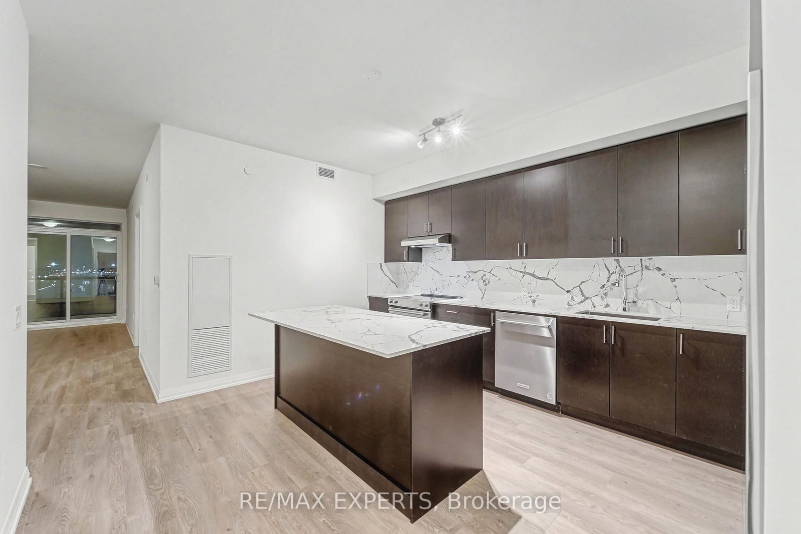 8960 Jane Street • #421 • Vaughan, ON photo 17