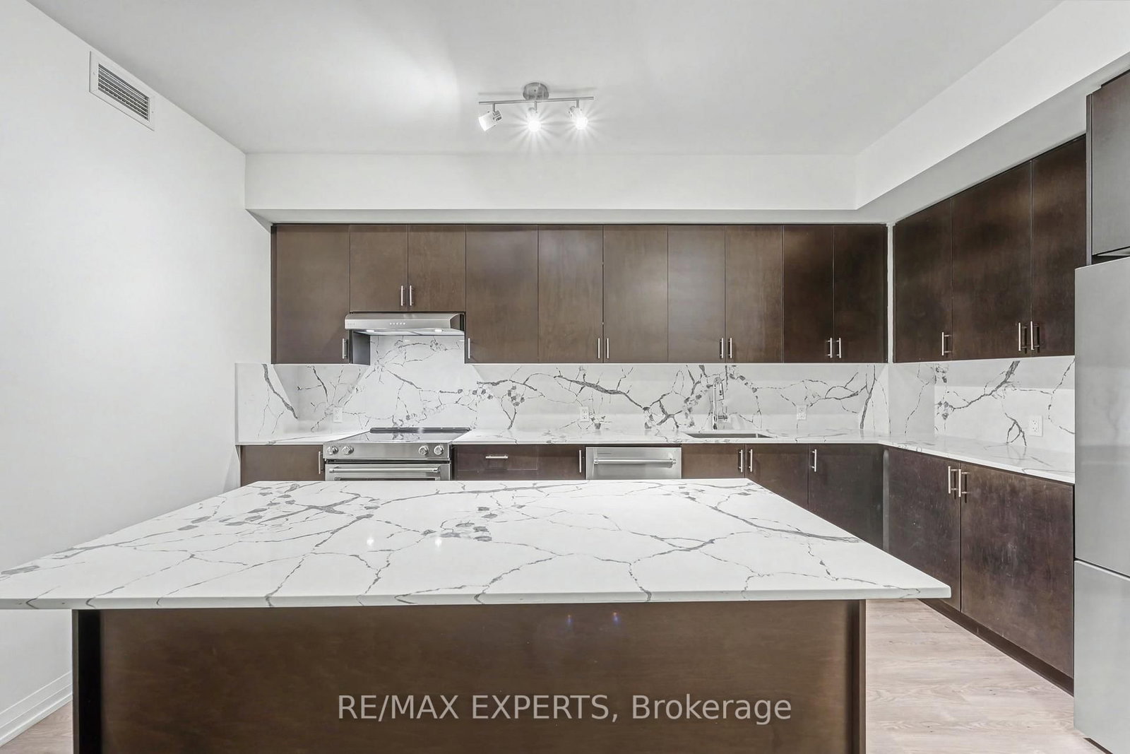8960 Jane Street • #421 • Vaughan, ON photo 19