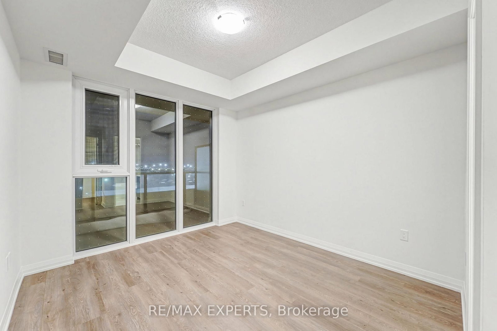 8960 Jane Street • #421 • Vaughan, ON photo 6