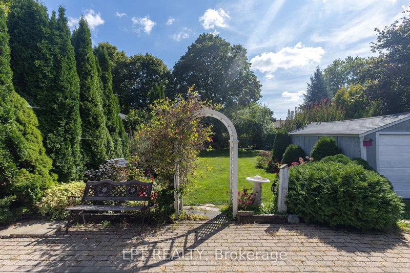 6823 Main St, Whitchurch-Stouffville, L4A 7G4 | Image 2