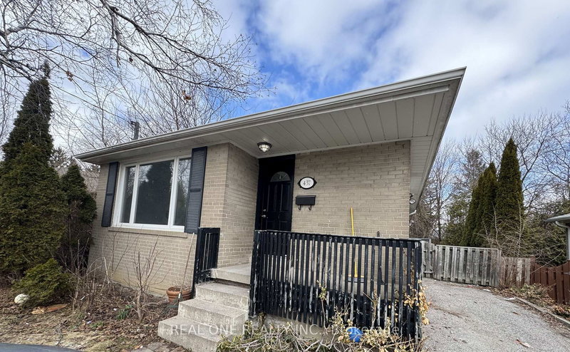 437 Taylor Mills Dr N, Richmond Hill, L4C 2V1 | Image 2