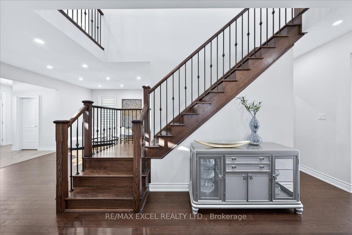 Detached House for sale at 10 Deer Pass Road, East Gwillimbury, Ontario, L9N 0L6 - Sharon - MLS: N12879316