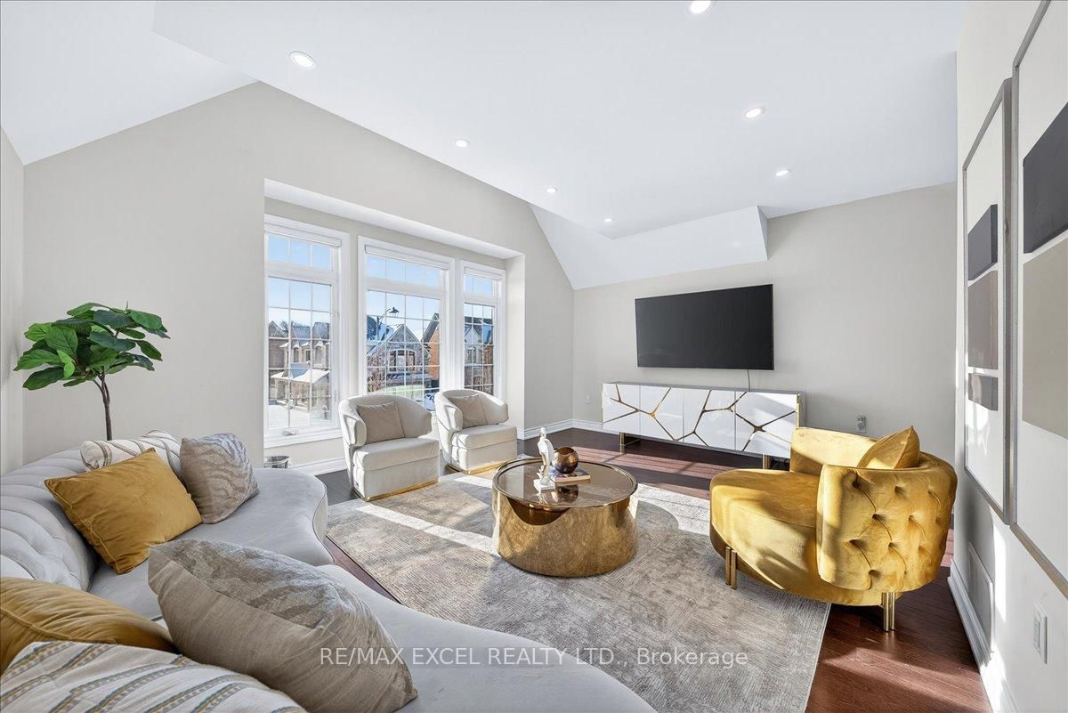 Detached House for sale at 10 Deer Pass Road, East Gwillimbury, Ontario, L9N 0L6 - Sharon - MLS: N12879316