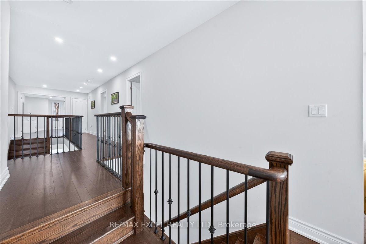 Detached House for sale at 10 Deer Pass Road, East Gwillimbury, Ontario, L9N 0L6 - Sharon - MLS: N12879316