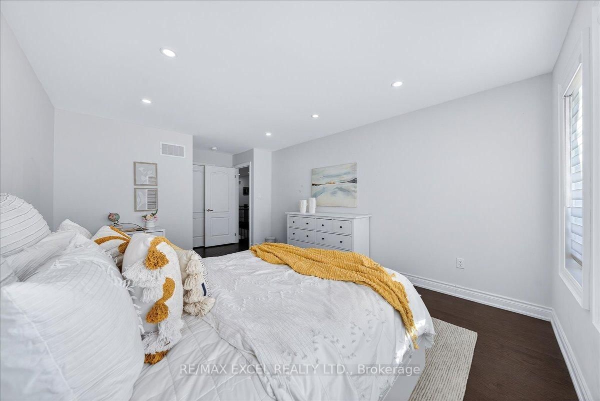 Detached House for sale at 10 Deer Pass Road, East Gwillimbury, Ontario, L9N 0L6 - Sharon - MLS: N12879316