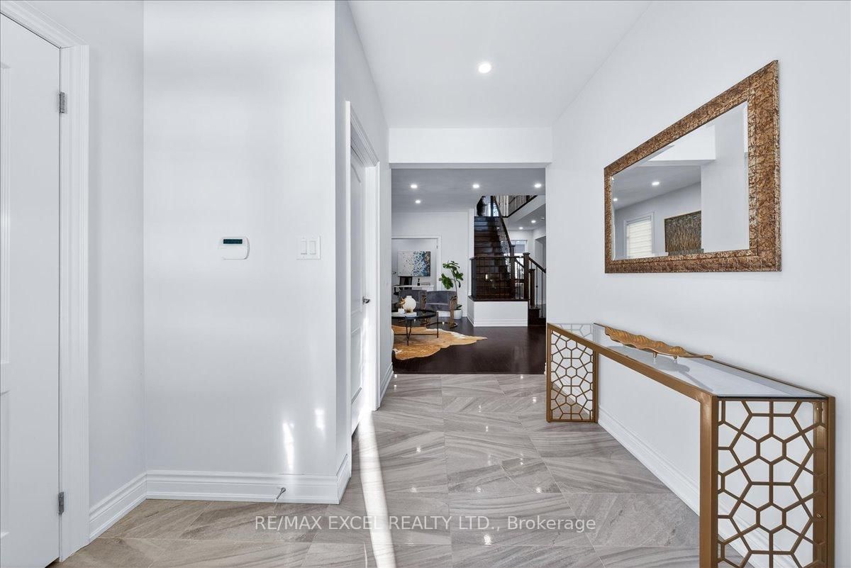 Detached House for sale at 10 Deer Pass Road, East Gwillimbury, Ontario, L9N 0L6 - Sharon - MLS: N12879316