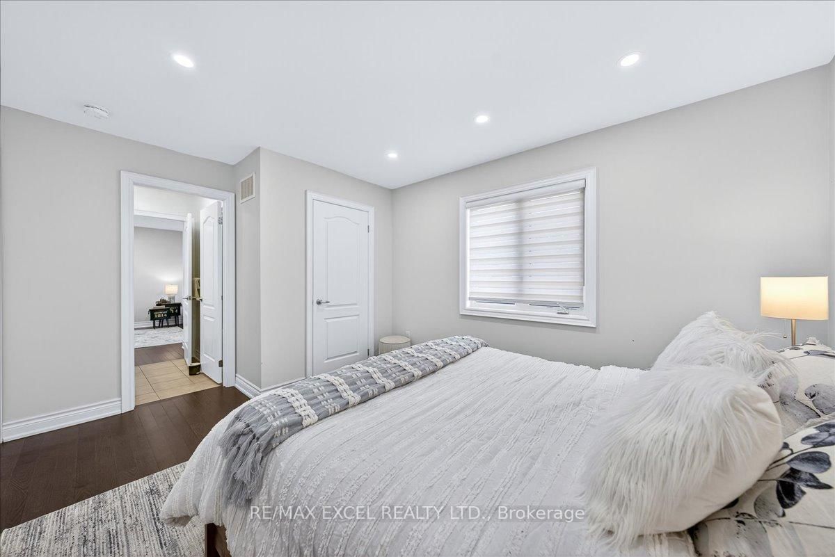 Detached House for sale at 10 Deer Pass Road, East Gwillimbury, Ontario, L9N 0L6 - Sharon - MLS: N12879316