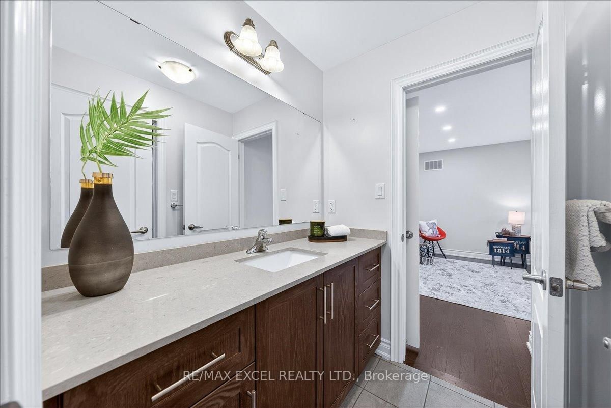 Detached House for sale at 10 Deer Pass Road, East Gwillimbury, Ontario, L9N 0L6 - Sharon - MLS: N12879316