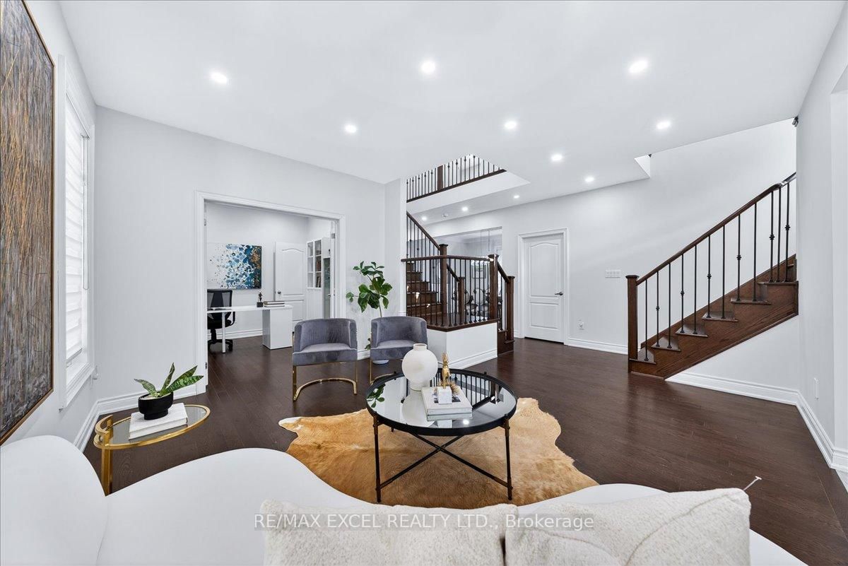 Detached House for sale at 10 Deer Pass Road, East Gwillimbury, Ontario, L9N 0L6 - Sharon - MLS: N12879316