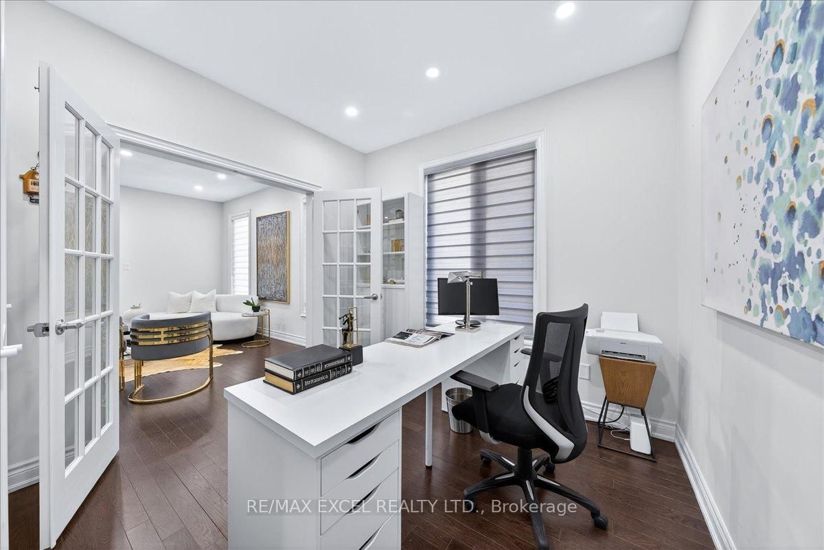 Detached House for sale at 10 Deer Pass Road, East Gwillimbury, Ontario, L9N 0L6 - Sharon - MLS: N12879316