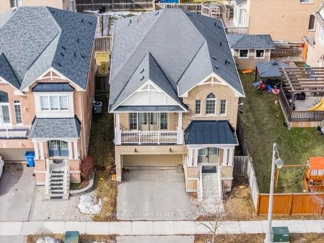 138 Yakefarm Blvd, Whitchurch-Stouffville, L4A 0R8 | Image 2
