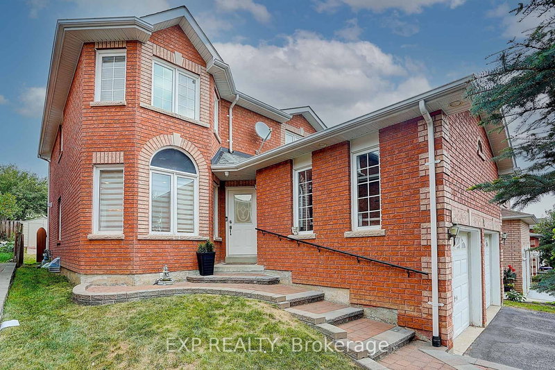 14 Prince Dr, Bradford West Gwillimbury, L3Z 3B7 | Image 2
