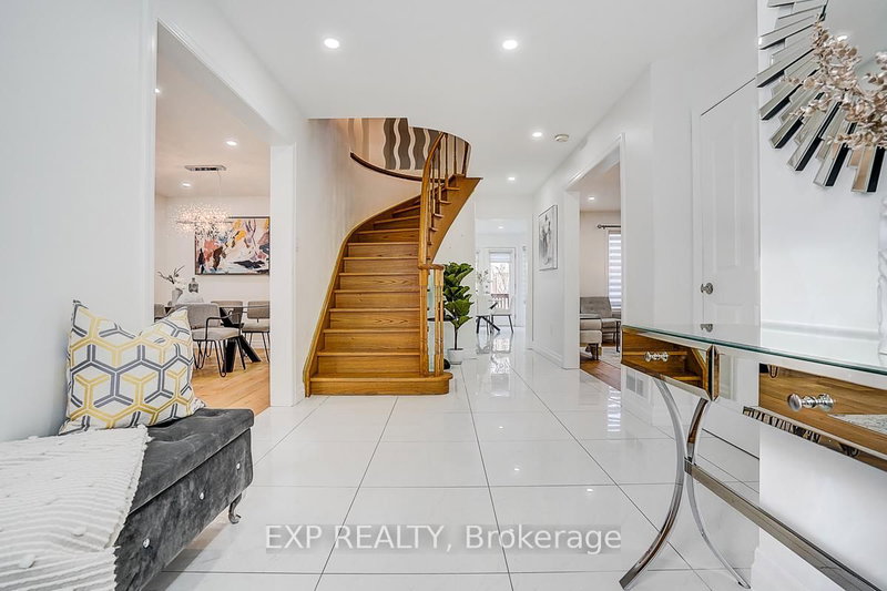 14 Prince Dr, Bradford West Gwillimbury, L3Z 3B7 | Image 3