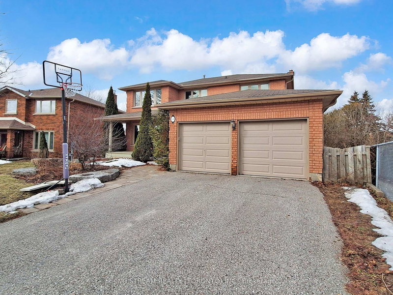64 Aspen Cres, Whitchurch-Stouffville, L4A 5C7 | Image 2