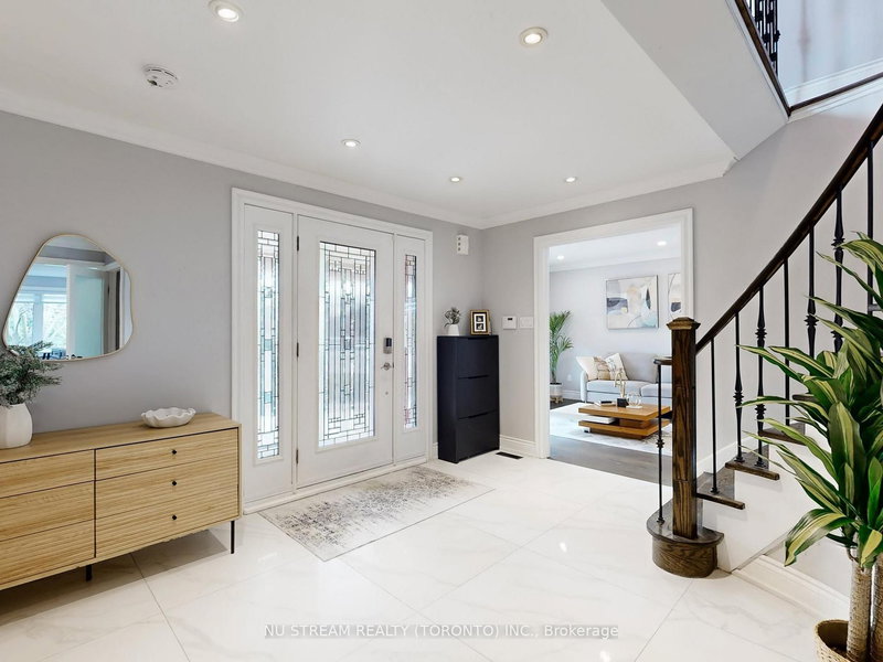 64 Aspen Cres, Whitchurch-Stouffville, L4A 5C7 | Image 3