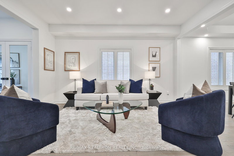 33 Ravel Dr, Vaughan, L4J 8Z2 | Image 2