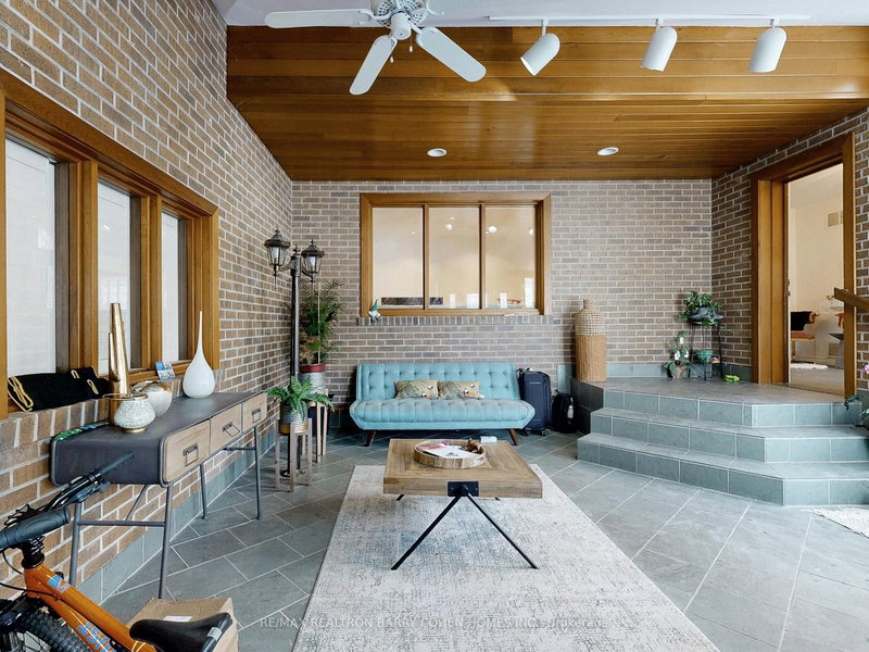 195 Rumble Ave, Richmond Hill, L4C 4G5 | Image 3