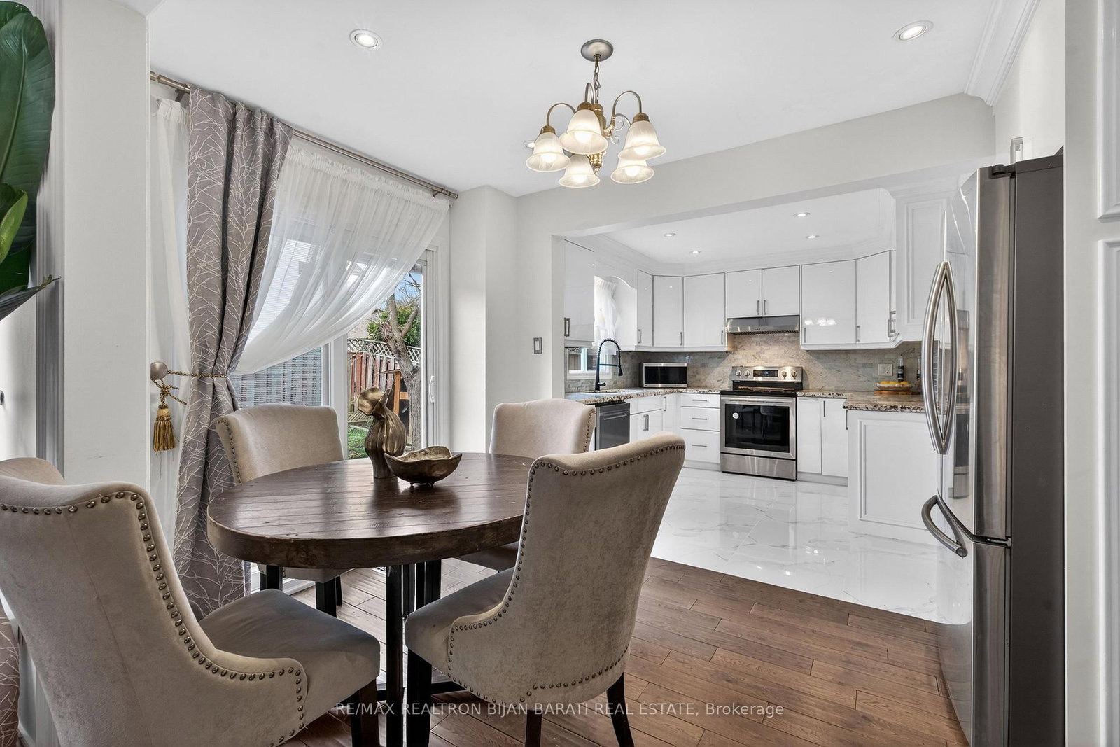 Detached House for sale at 92 Weldrick Road, Richmond Hill, Ontario, L4C 8T7 - Harding - MLS: N12881346