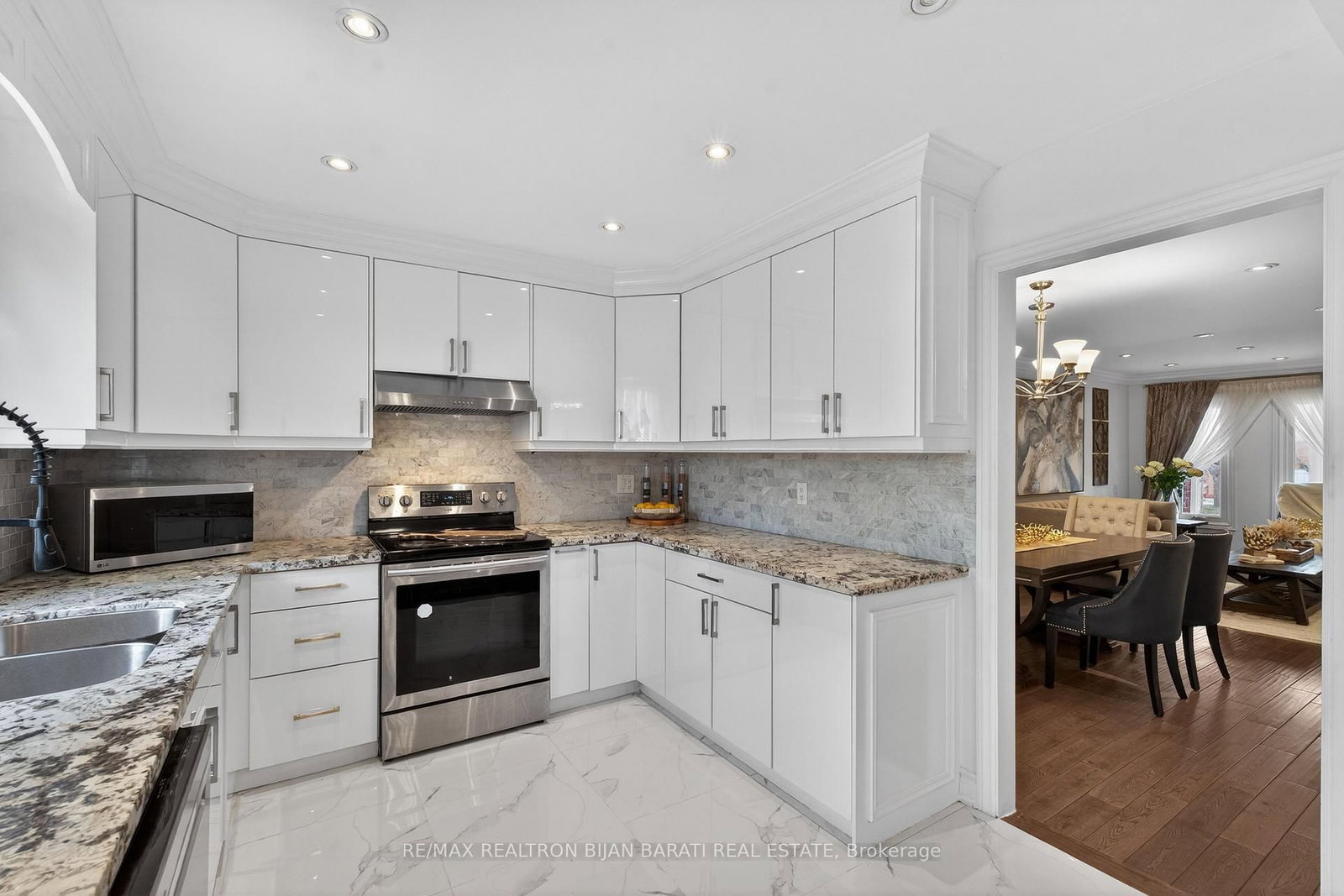 Detached House for sale at 92 Weldrick Road, Richmond Hill, Ontario, L4C 8T7 - Harding - MLS: N12881346