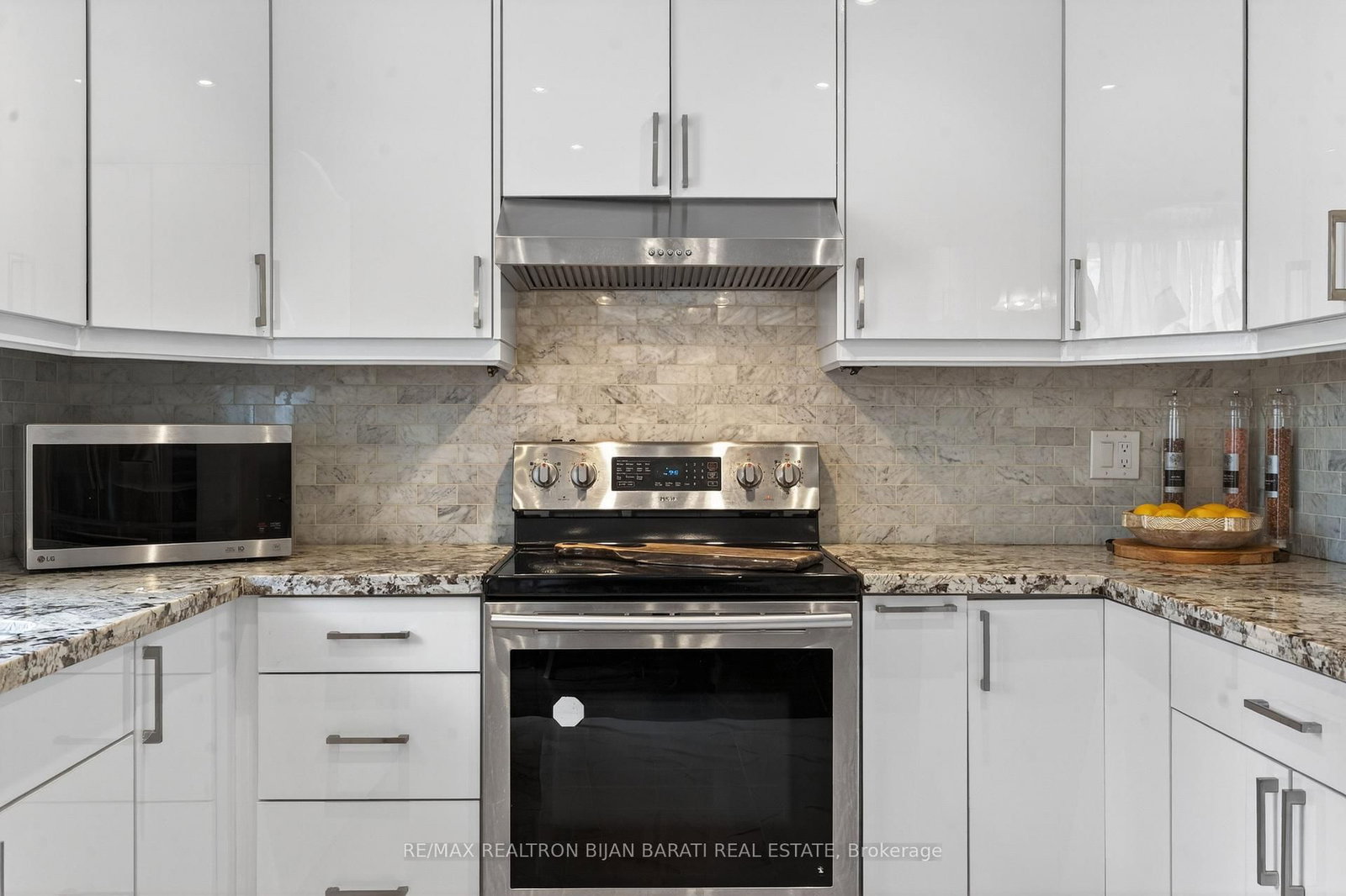 Detached House for sale at 92 Weldrick Road, Richmond Hill, Ontario, L4C 8T7 - Harding - MLS: N12881346