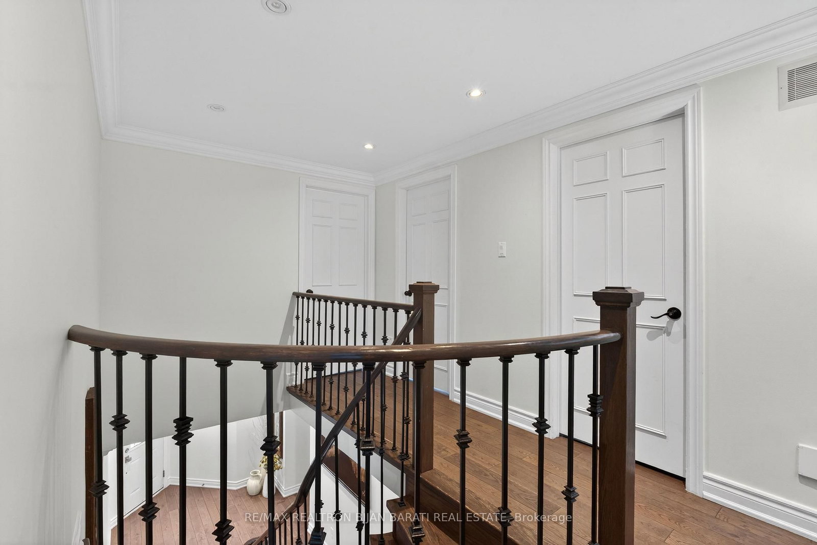 Detached House for sale at 92 Weldrick Road, Richmond Hill, Ontario, L4C 8T7 - Harding - MLS: N12881346