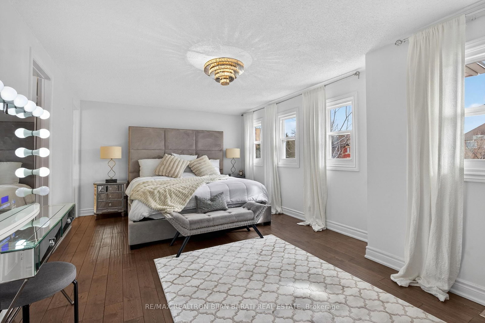 Detached House for sale at 92 Weldrick Road, Richmond Hill, Ontario, L4C 8T7 - Harding - MLS: N12881346