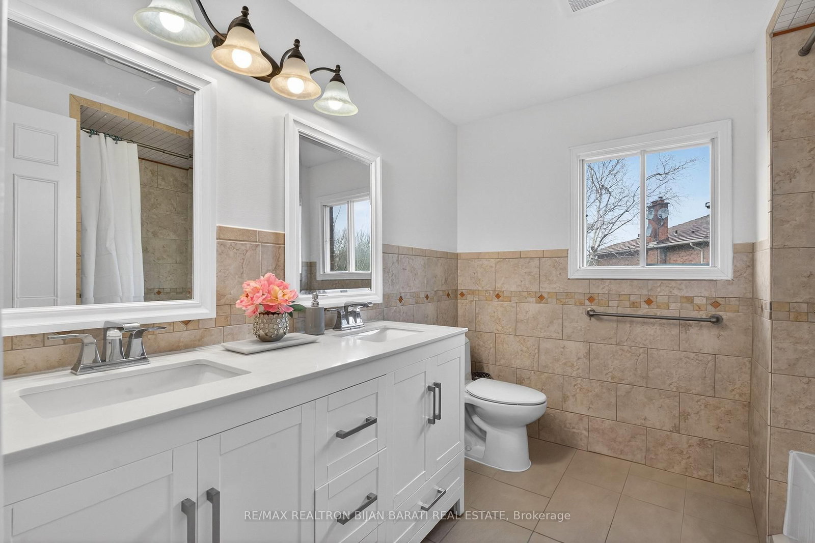 Detached House for sale at 92 Weldrick Road, Richmond Hill, Ontario, L4C 8T7 - Harding - MLS: N12881346