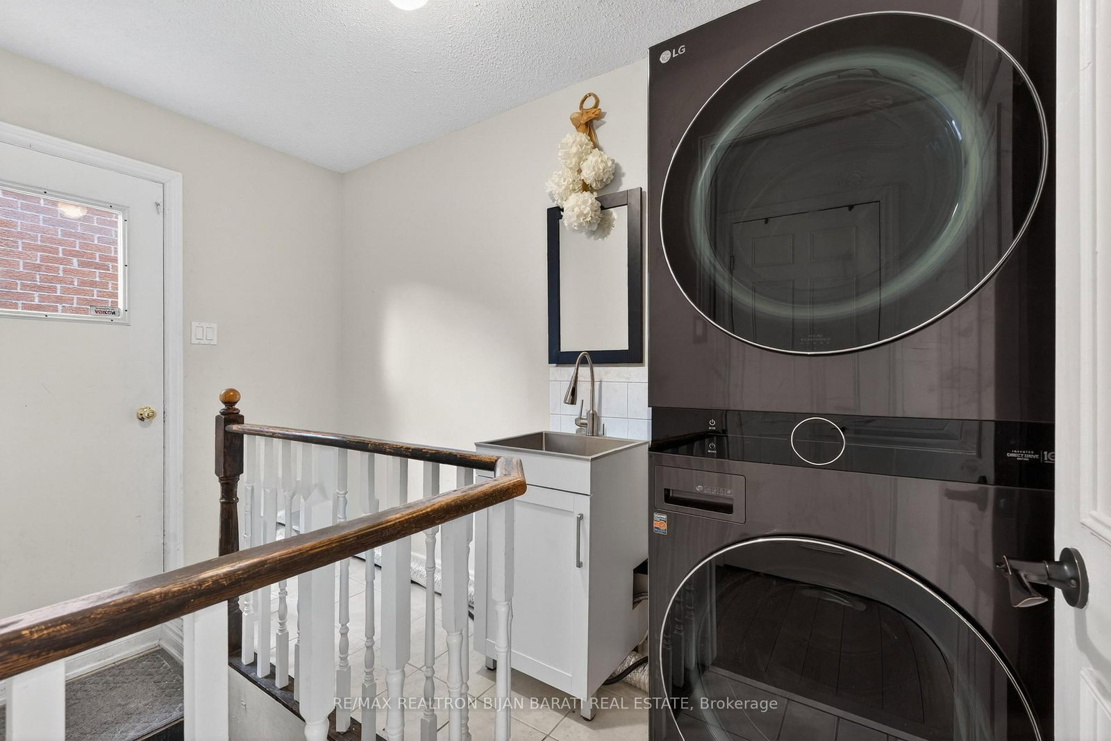 Detached House for sale at 92 Weldrick Road, Richmond Hill, Ontario, L4C 8T7 - Harding - MLS: N12881346