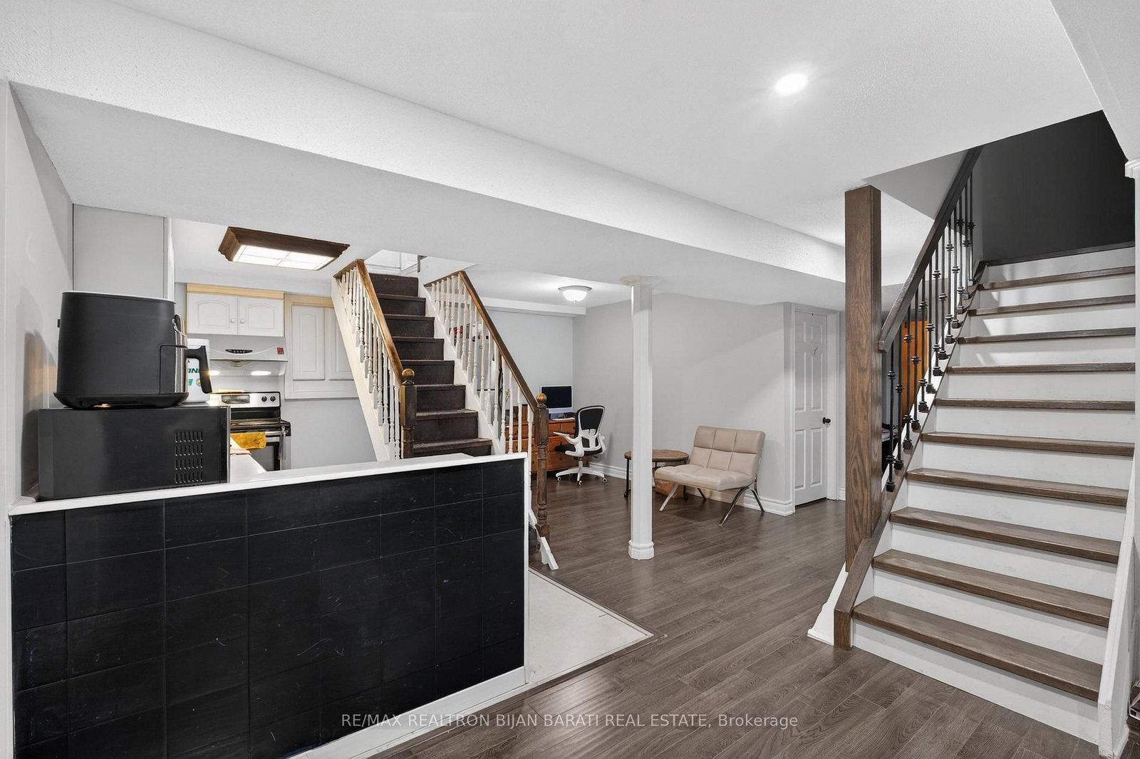 Detached House for sale at 92 Weldrick Road, Richmond Hill, Ontario, L4C 8T7 - Harding - MLS: N12881346