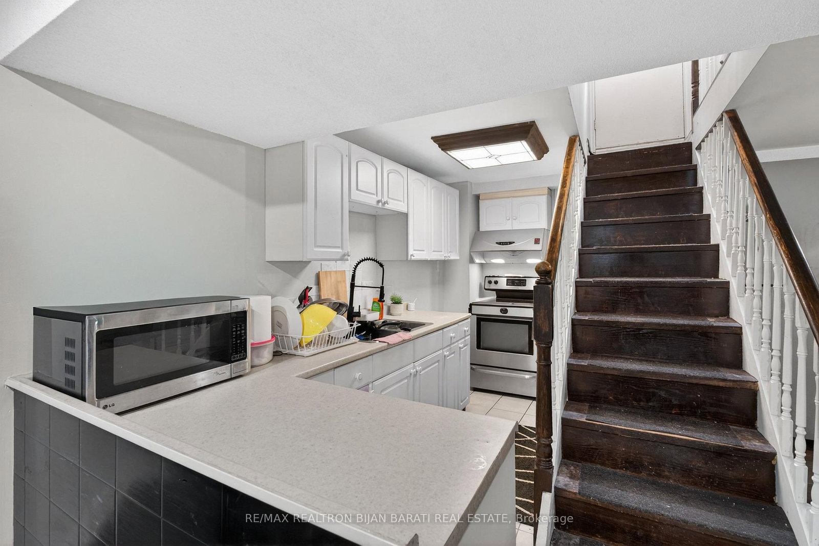 Detached House for sale at 92 Weldrick Road, Richmond Hill, Ontario, L4C 8T7 - Harding - MLS: N12881346