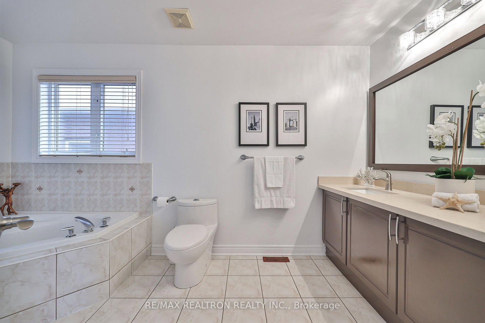 Detached House for sale at 14 Daphnia Drive, Vaughan, Ontario, L4J 8X1 - Patterson - MLS: N12881380