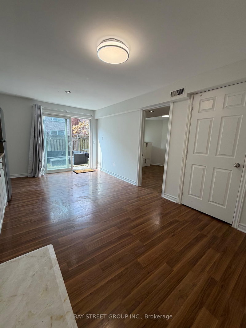 Lower - 149 Millcliff Circ, Aurora, L4G 7N8 | Image 3