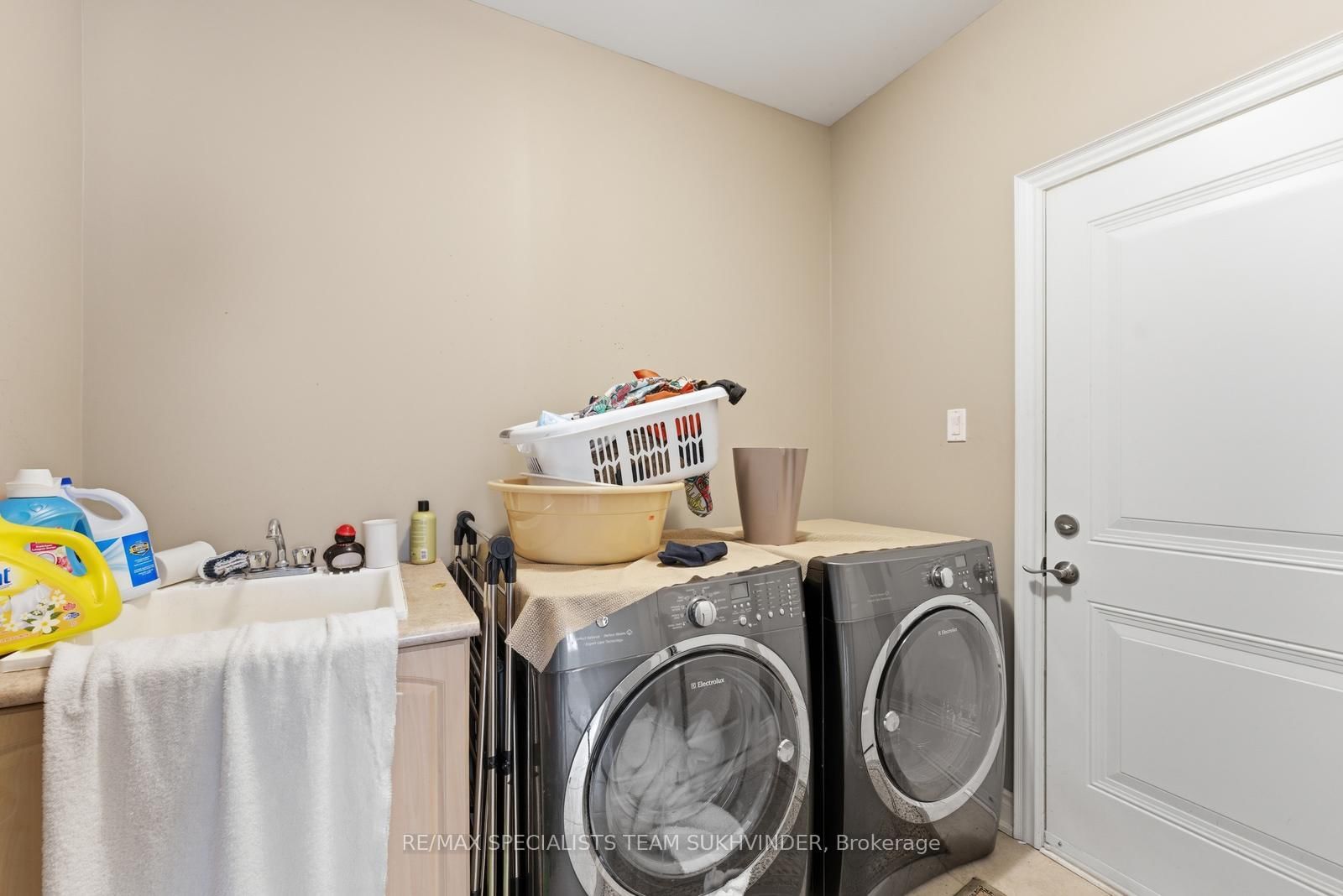 Detached House for sale at 106 Falkner Road, New Tecumseth, Ontario, L9R 0C1 - Alliston - MLS: N12881532