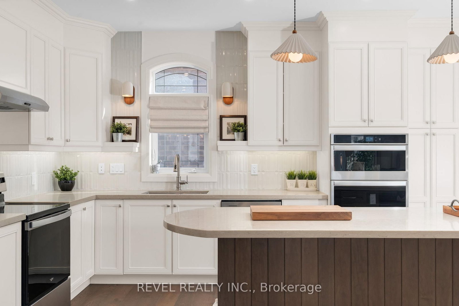 Detached House for sale at 51 Wood Crescent, Essa, Ontario, L3W 0M5 - Angus - MLS: N12881580