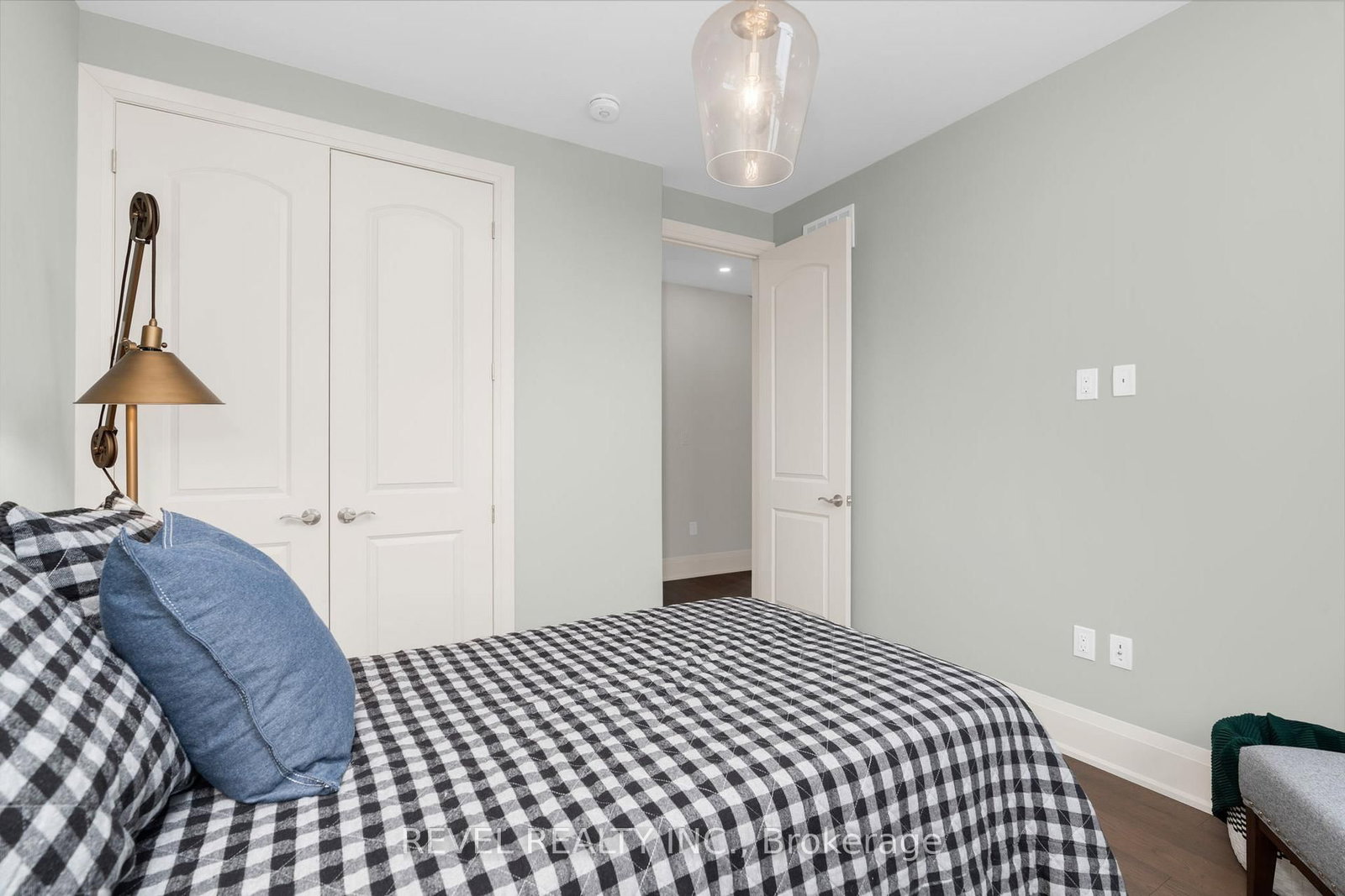 Detached House for sale at 51 Wood Crescent, Essa, Ontario, L3W 0M5 - Angus - MLS: N12881580