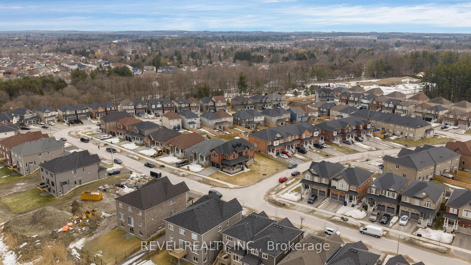 Detached House for sale at 51 Wood Crescent, Essa, Ontario, L3W 0M5 - Angus - MLS: N12881580