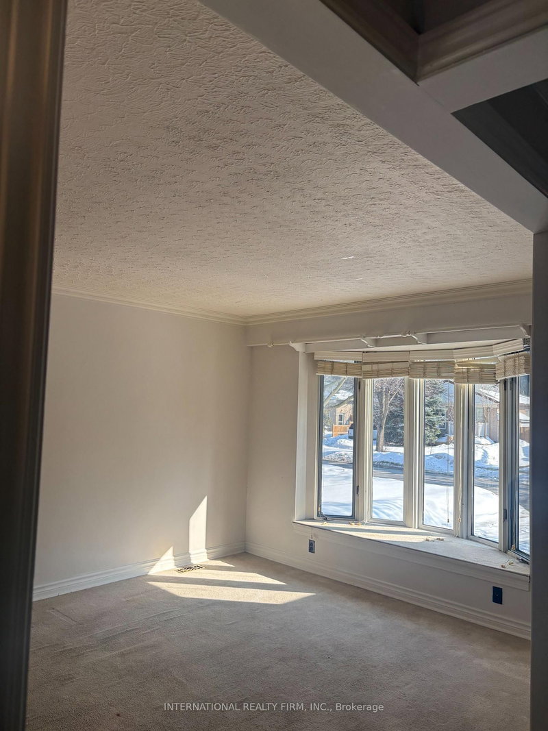 Main - 397 Centre St E, Richmond Hill, L4C 1B5 | Image 2