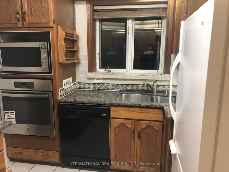 Main - 397 Centre St E, Richmond Hill, L4C 1B5 | Image 3