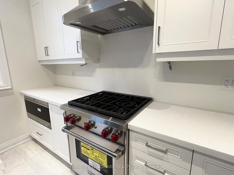 20 Gardeners Lane, Markham, L6C 3L5 | Image 2